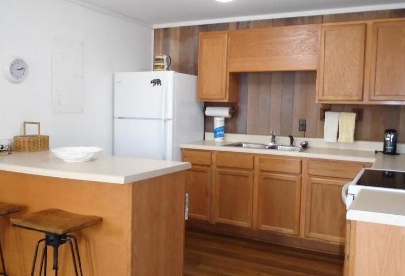 شقة 3 غرف, Cedar Village Condominiums