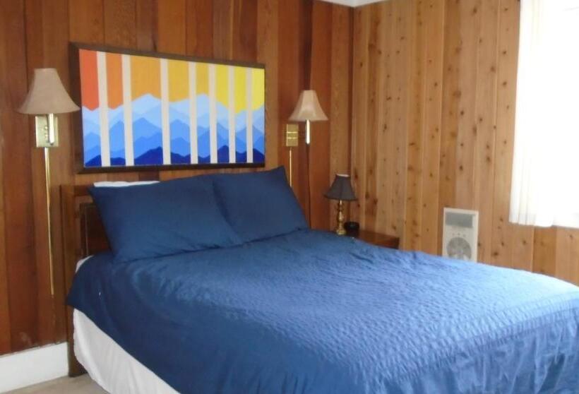 شقة 3 غرف, Cedar Village Condominiums