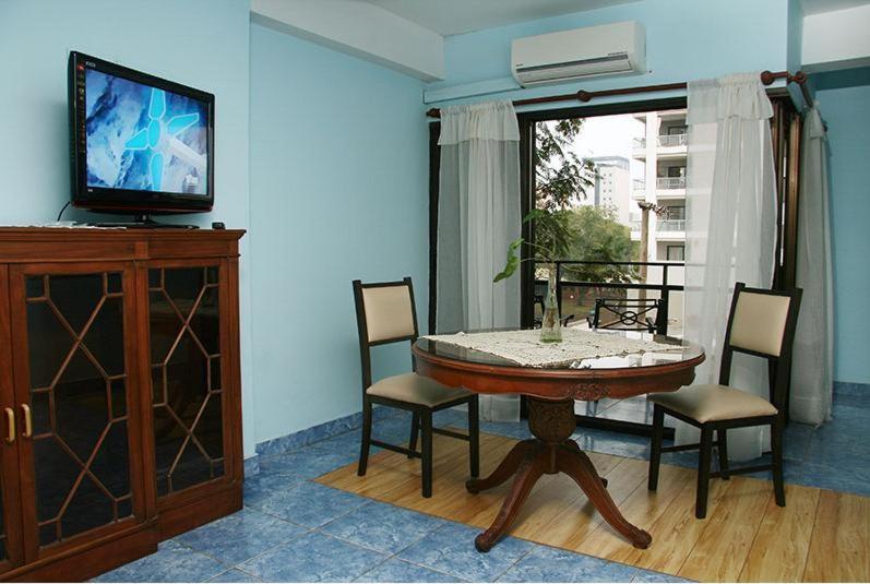 패밀리 룸, Edificio Nicolas Y Marcelo Siry