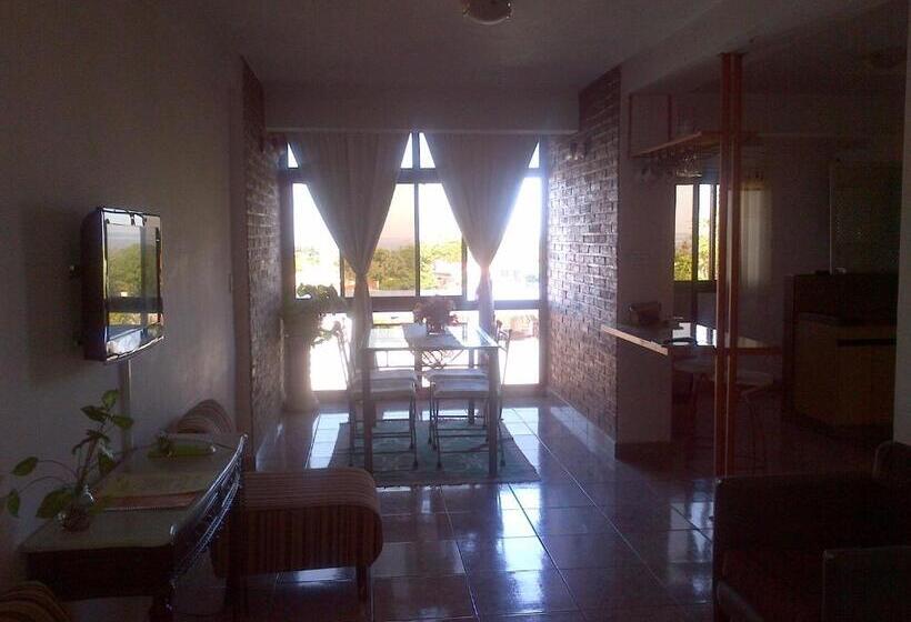 패밀리 룸, Edificio Nicolas Y Marcelo Siry