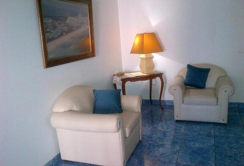 패밀리 룸, Edificio Nicolas Y Marcelo Siry