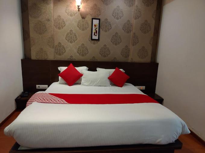 غرفة عائلية, Samanvi International