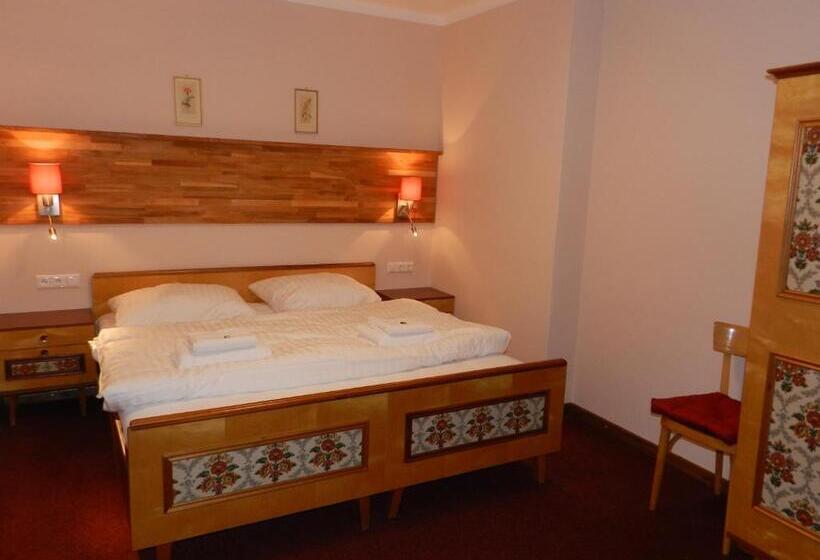 חדר משפחתי, Locus Malontina