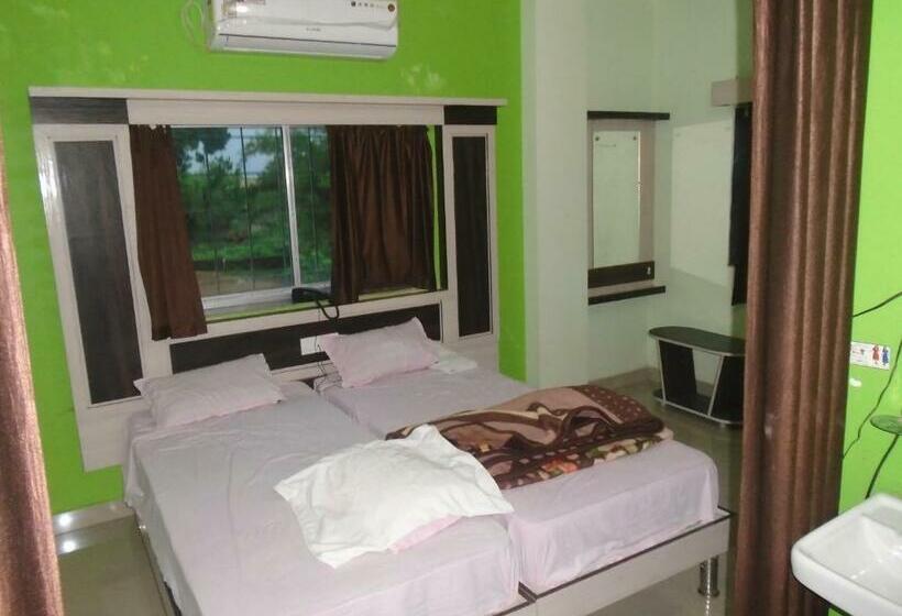 חדר משפחתי דלוקס, Radiation Deoghar