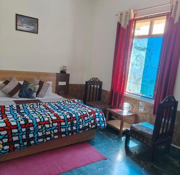 Номер Deluxe, Sunny Pines Resort