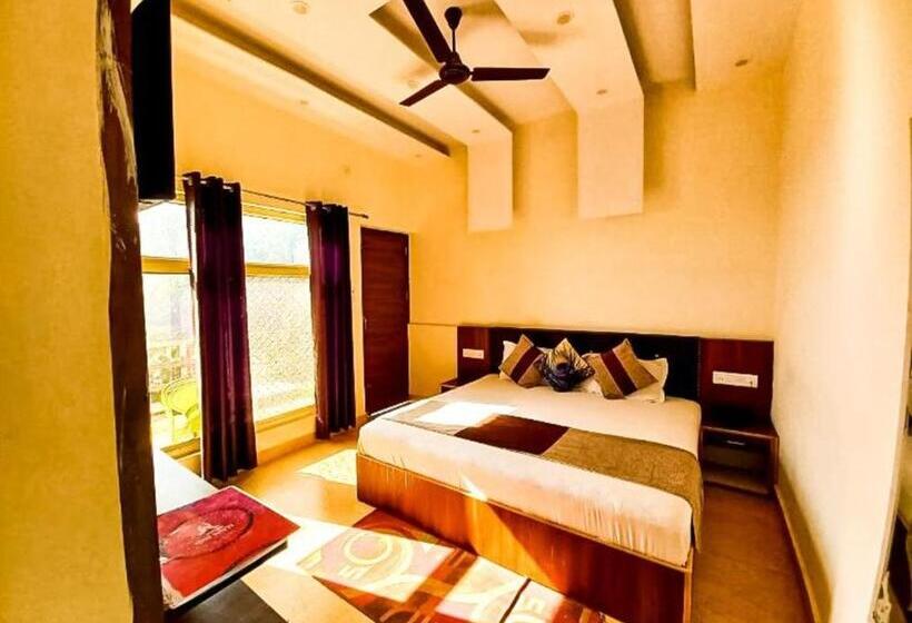 Стандартный Номер Кровать Кинг, Sunny Pines Resort