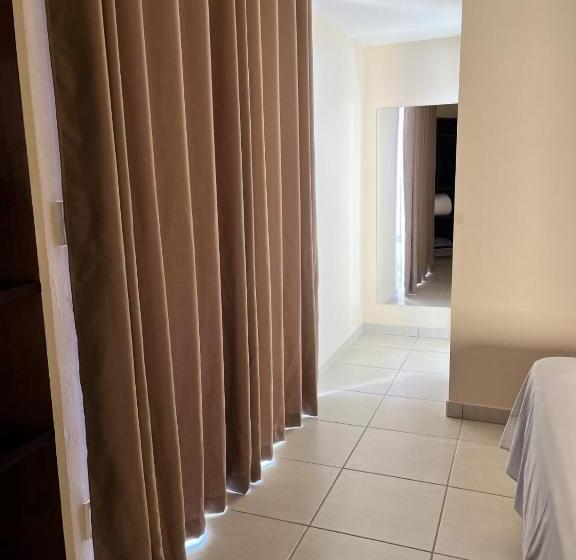 Chambre Standard Individuelle, Tropical Palace