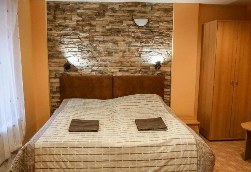 חדר סטנדרט לשלושה, Penzion Na Hradbách