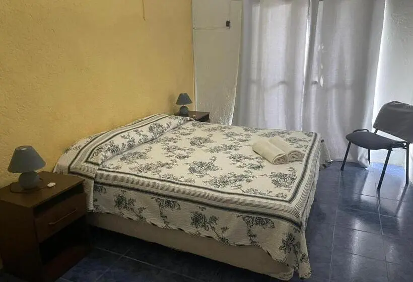 Talo 2 Makuuhuonetta, Piriápolis Hostel & Suites