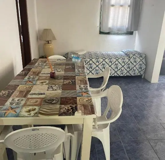Talo 2 Makuuhuonetta, Piriápolis Hostel & Suites