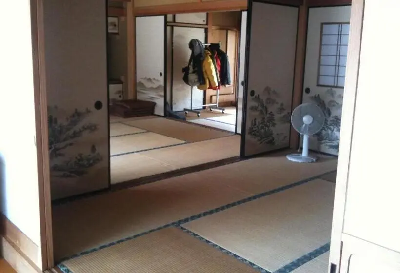 スタンダード４人部屋, Guest House Warabi