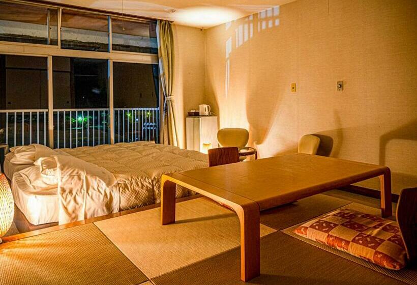 חדר סטנדרט לארבעה, Kameyama Onsen