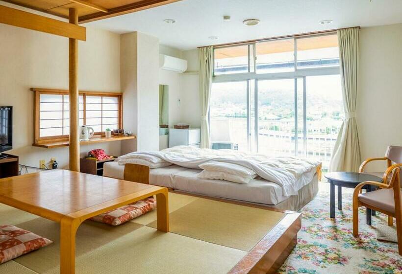 חדר סטנדרט לארבעה, Kameyama Onsen