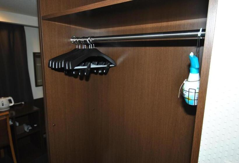 חדר סטנדרט לשלושה, Mark1 Abiko