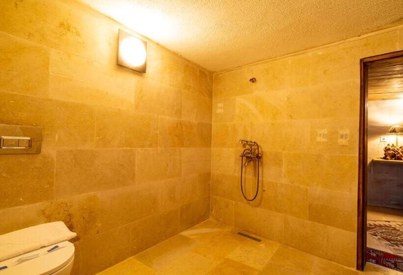 スイート(家族用), Atilla S Cave