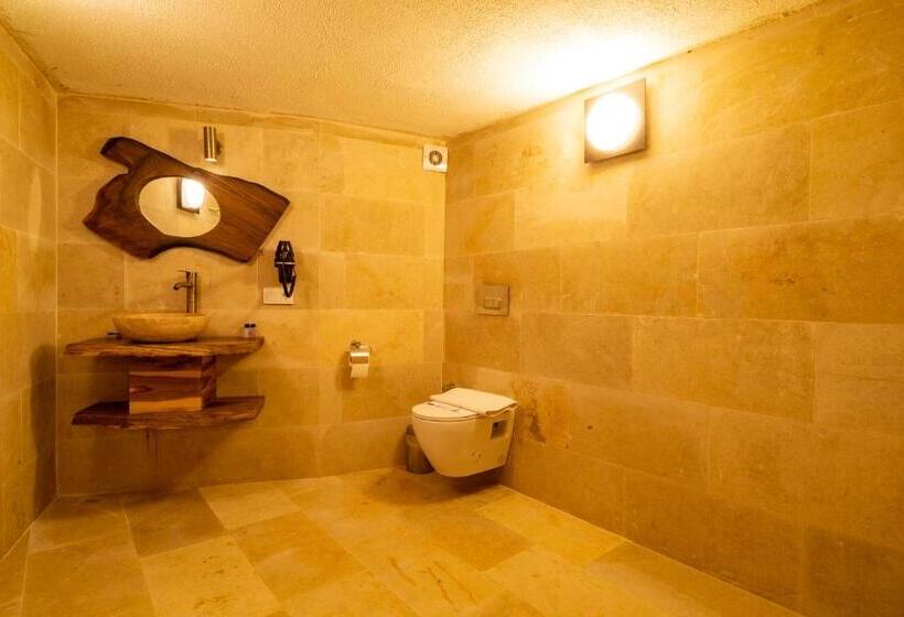 スイート(家族用), Atilla S Cave