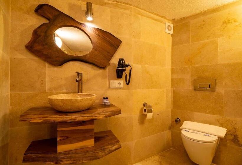 スイート(家族用), Atilla S Cave