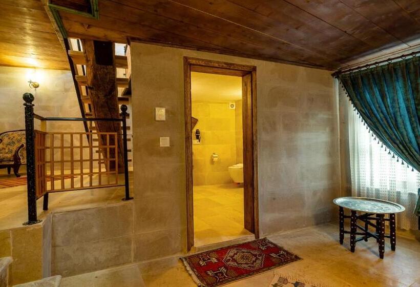 スイート(家族用), Atilla S Cave