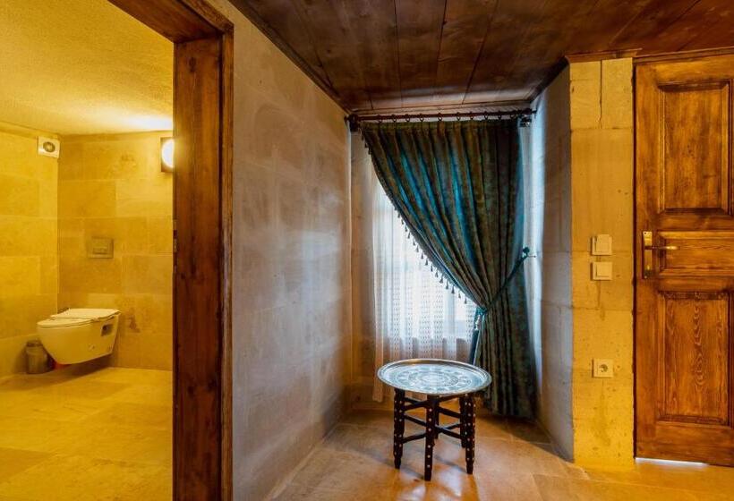 スイート(家族用), Atilla S Cave