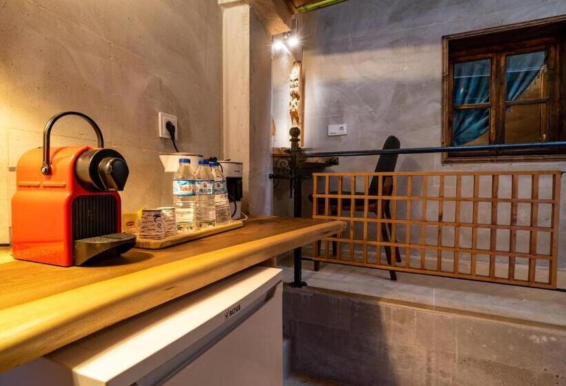 スイート(家族用), Atilla S Cave