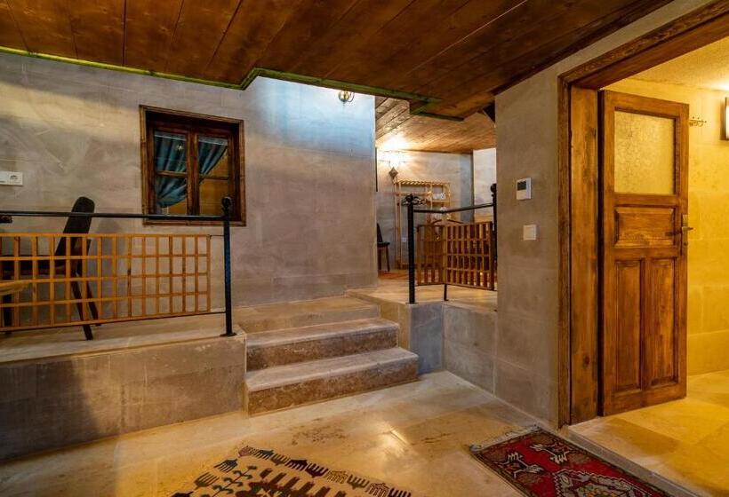 スイート(家族用), Atilla S Cave