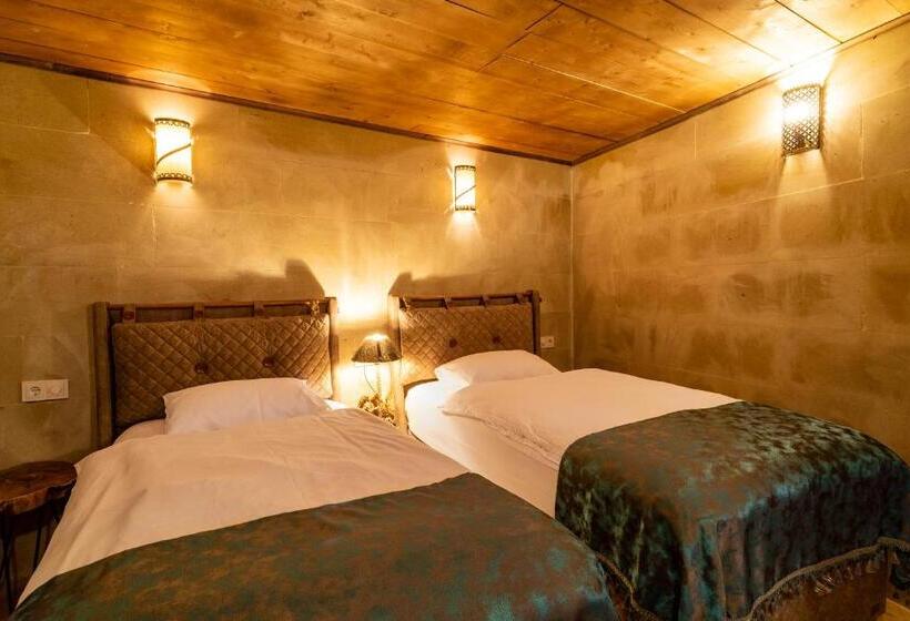 スイート(家族用), Atilla S Cave