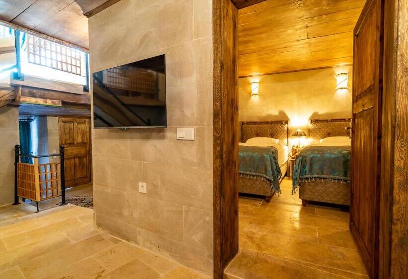 スイート(家族用), Atilla S Cave