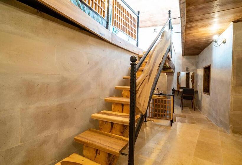 スイート(家族用), Atilla S Cave