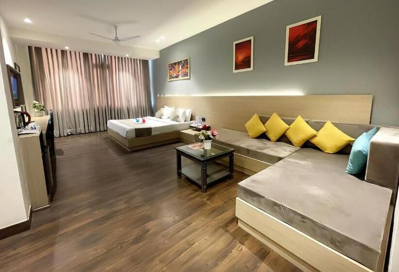 חדר דלוקס לשלושה, Classic Residency