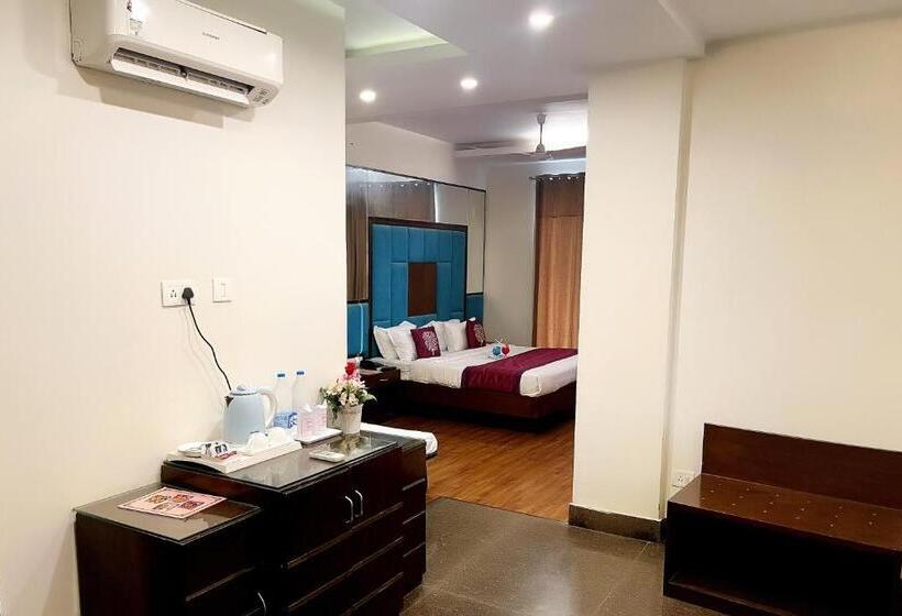 舒适三人间, Classic Residency