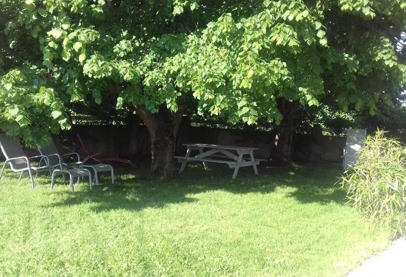 חדר לארבעה סטנדרטי עם נוף לגינה, Maison Venitia