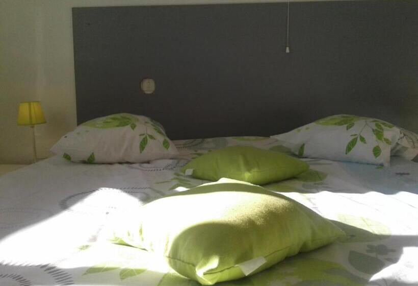 חדר לארבעה סטנדרטי עם נוף לגינה, Maison Venitia