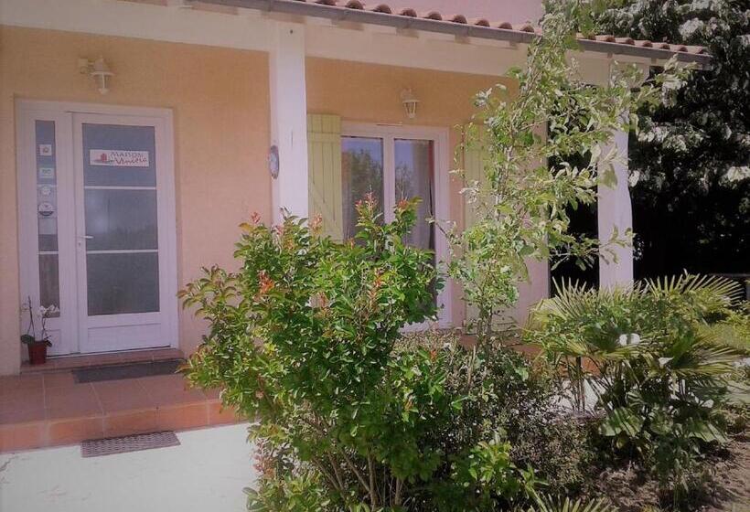 חדר לארבעה סטנדרטי עם נוף לגינה, Maison Venitia