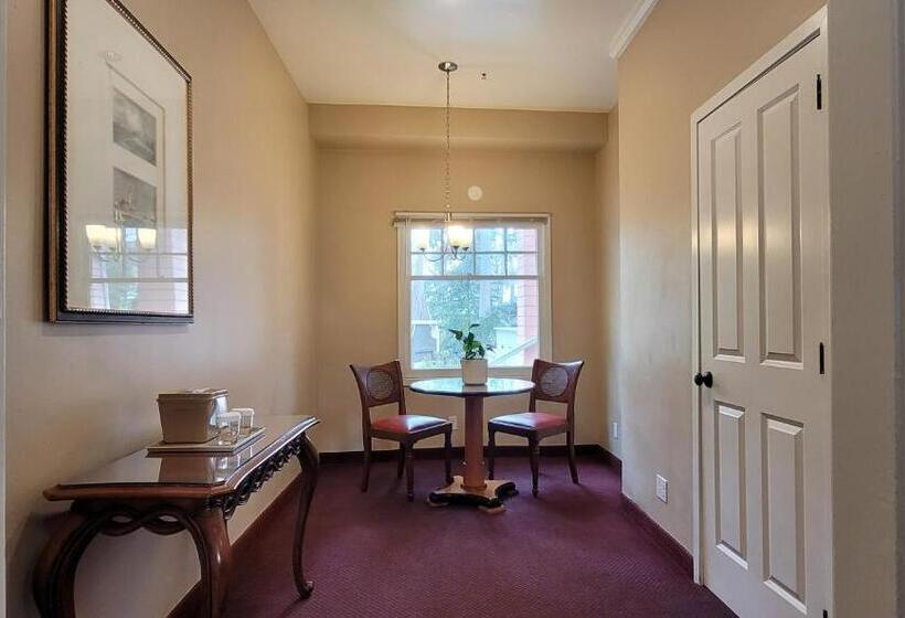 غرفة قياسية سرير كينج, Butterfly Grove Inn