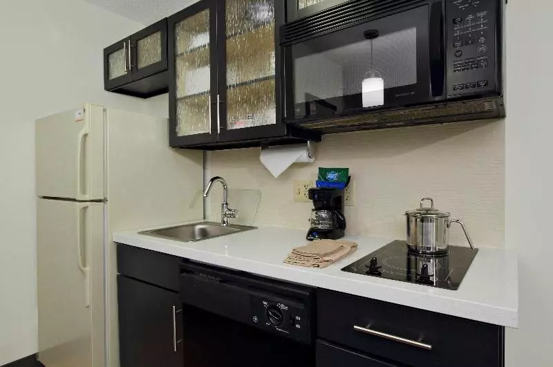 キングサイズベッドのスイートルーム, Candlewood Suites Rogers Bentonville, An Ihg