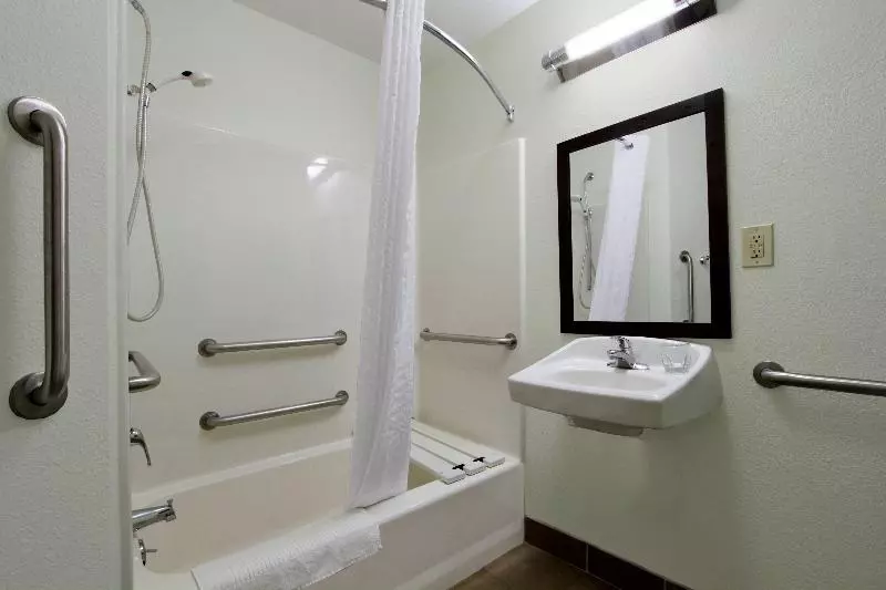 身障者適用スイートルーム, Candlewood Suites Rogers Bentonville, An Ihg