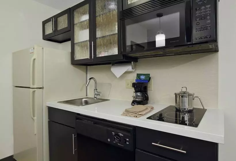 身障者適用スイートルーム, Candlewood Suites Rogers Bentonville, An Ihg