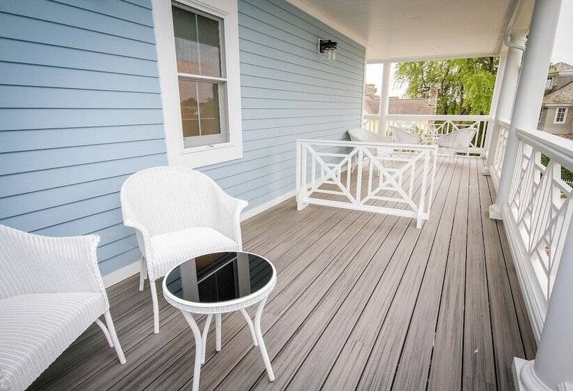 בקתה, Harbour View Inn