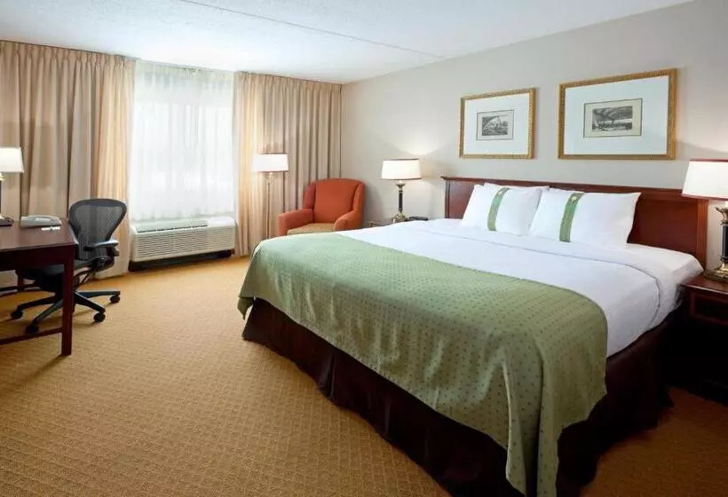 キングサイズベッドのスイートルーム, Holiday Inn Budd Lake   Rockaway Area, An Ihg