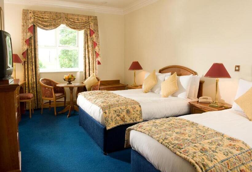 Номер Стандарт Трехместный, Lady Gregory Hotel, Leisure Club & Beauty Rooms