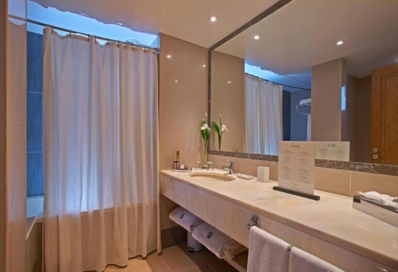 Superior suite with garden view, Quintinha Sao Joao Hotel & Spa