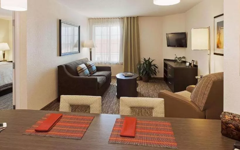 スイート, Sonesta Simply Suites Detroit Southfield