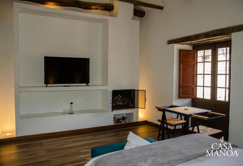 جناح, Casa Manoa