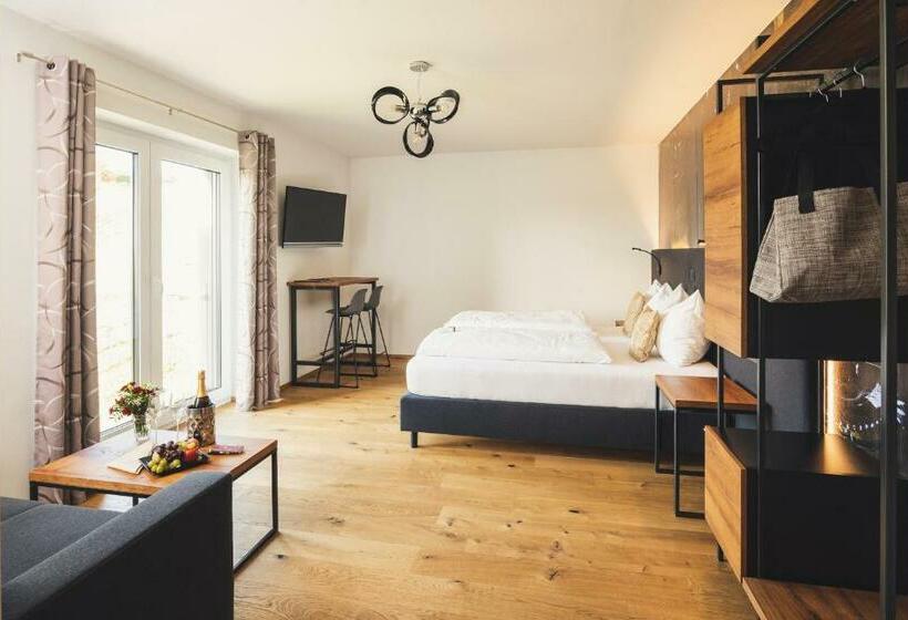 디럭스 룸, Das Meister