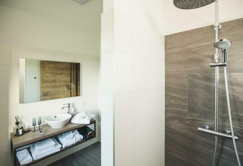 디럭스 룸, Das Meister