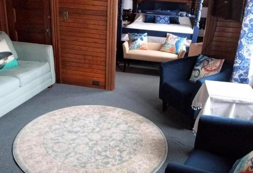 Люкс Вид на Море, The Sullivan House