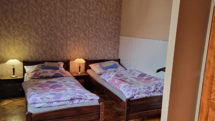 شقة غرفتين, Ubytování 8