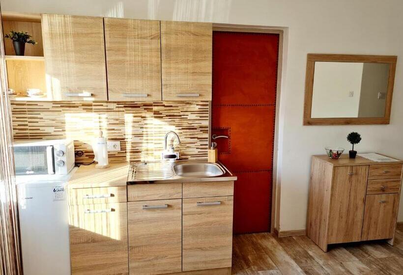 Номер Стандарт, Hócza House Poroszló