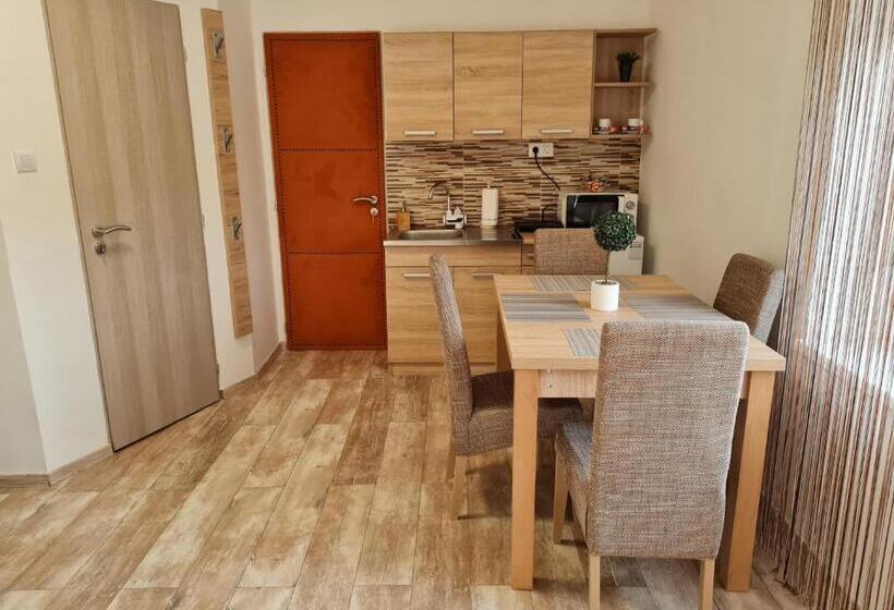 Номер Стандарт, Hócza House Poroszló