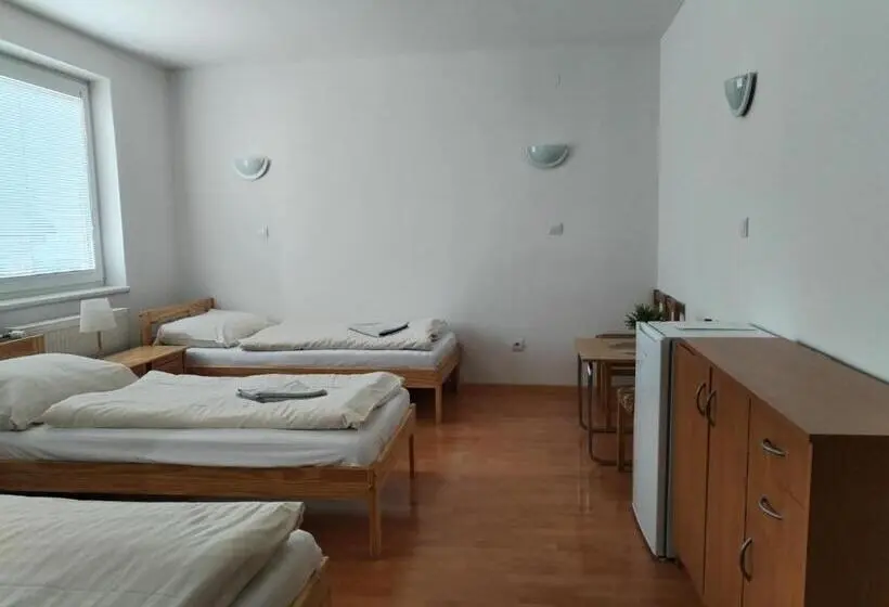 コンフォートトリプルルーム, Turistická Ubytovňa Hornád
